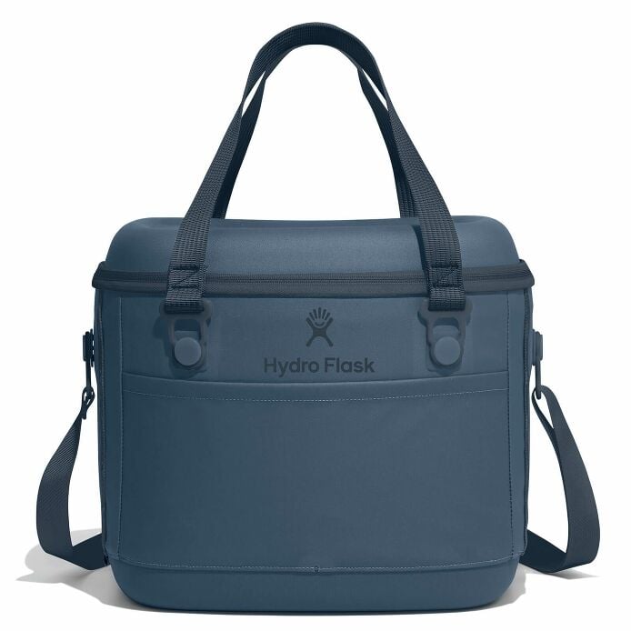 carryouttm-soft-cooler-15-l-i0 12pco384-carryout-cooler-15l-harbor-blue-straight_1.jpg