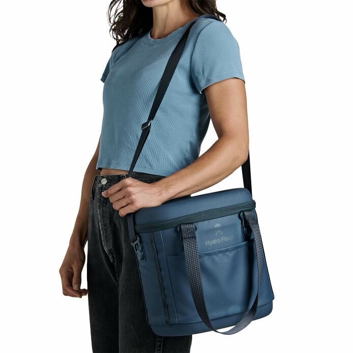 carryouttm-soft-cooler-10-l-c0 250815_hydro_s26_hb_14560_1_4.jpg