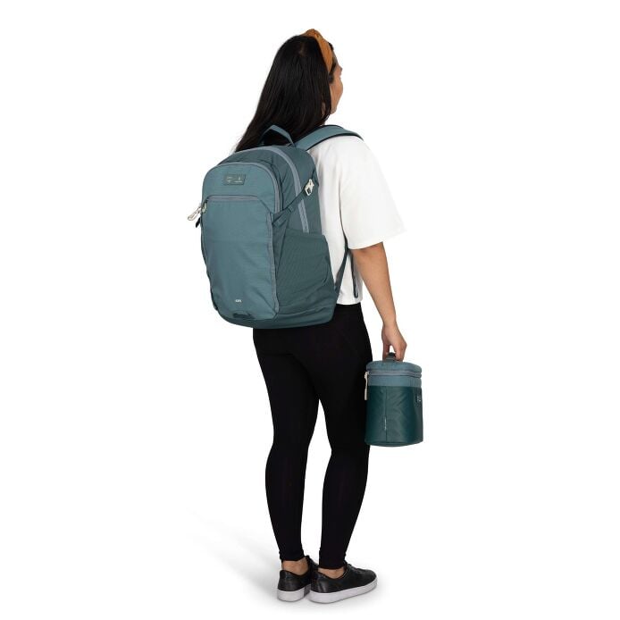 osprey-axis-x-hydro-flask-campus-essentials-bundle-t5 axisxhydroflask_s26_onbody2_cascadeblue_10007249_2.jpg