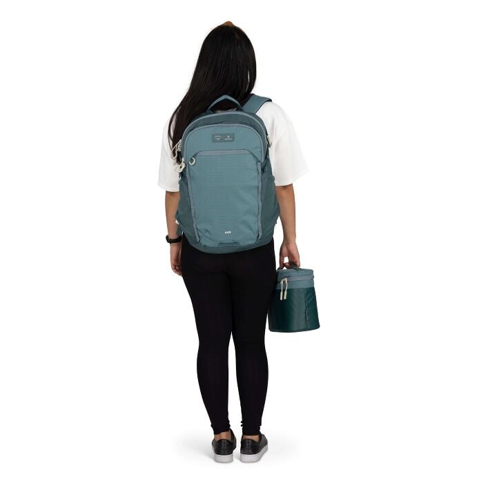 osprey-axis-x-hydro-flask-campus-essentials-bundle-t5 axisxhydroflask_s26_onbody3_cascadeblue_10007249_2.jpg