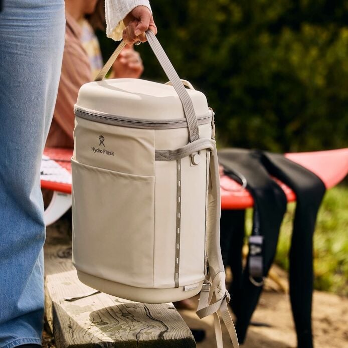 carryouttm-backpack-22-l-p7 hf_carryout_bouwer_d1_l1_torrey_pines_lifestyle_1444_2.jpg