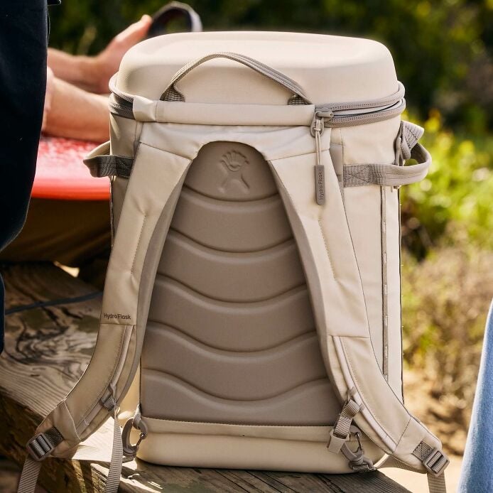 carryouttm-backpack-22-l-p7 hf_carryout_bouwer_d1_l1_torrey_pines_lifestyle_1841_3.jpg