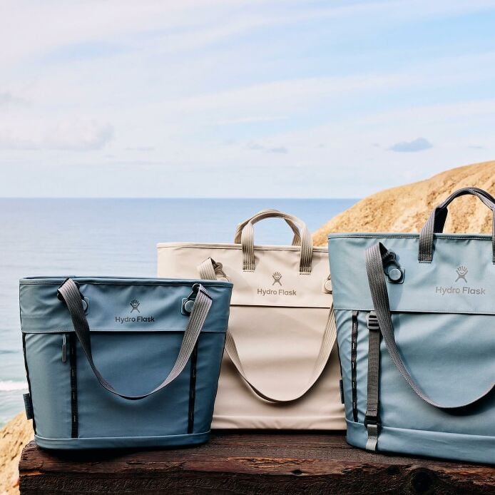 carryouttm-soft-cooler-tote-10-l-r4 hf_carryout_bouwer_d1_l1_torrey_pines_still_life_0055_4.jpg