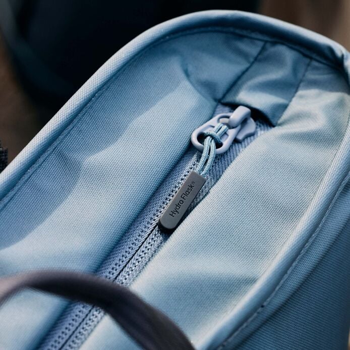 carryouttm-soft-cooler-tote-10-l-r4 hf_carryout_bouwer_d1_l1_torrey_pines_still_life_0112_4.jpg