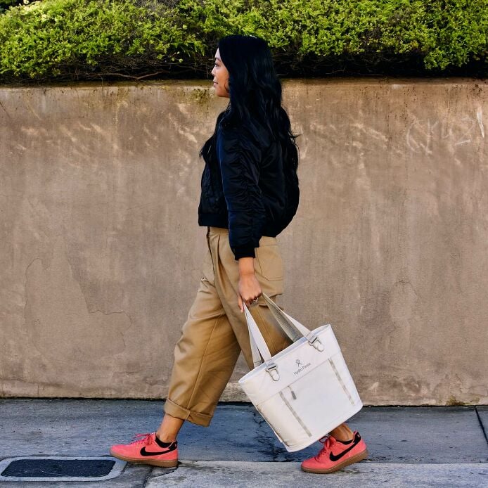 carryouttm-soft-cooler-tote-10-l-r4 hf_carryout_bouwer_d2_l1_stone_steps_0131_3.jpg