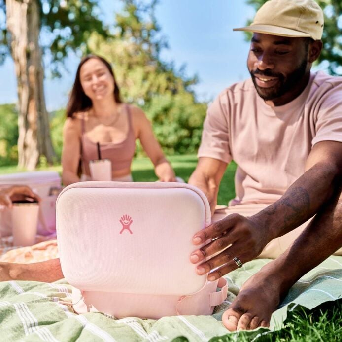 5-l-carry-outtm-lunch-box-l3 hf_s24_trillium_45_1.jpg