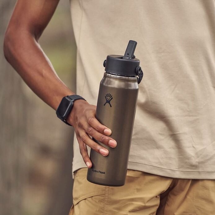 32-oz-lightweight-flex-straw-bottle-k4 hf_s26_lightweight_mcinnis_6345_2_3.jpg